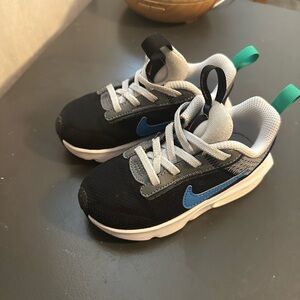 Nike air max INTRLK, Blue/Red/Black. Toddler size 8.5. Worn 1 time and outgrown.